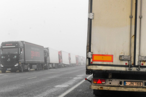 Лукашенко намекнул, почему не выпускает из Беларуси литовские большегрузы