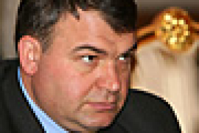 Анатолий Сердюков пожелал более тесной координации в «военно-политической области»