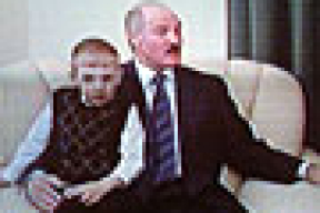 Лукашэнка з Колем на руках адказваў на пытанні армянскіх журналістаў