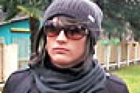 В загадочном трансвестите, участвовавшем в нападении на Немцова, узнали «нашиста» из Рязани (фото)