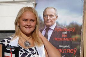 Почему «Мисс грудь Беларуси-2010» болеет за Некляева и Романчука (добавлены фото)