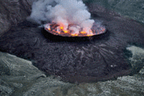 В кратере вулкана Ньирагонго (фото)