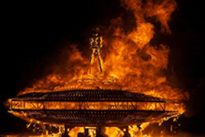 Как сожгли деревянного человека (фото)