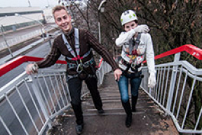 Как Элизабет впервые с 13-метрового моста прыгала (фото)