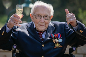 100-летний ветеран стал рыцарем. Поздравляем, сэр Том!