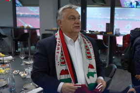 Австрия тонко высмеяла Орбана за шарф с «великой Венгрией»