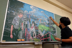 «Ты дикарь, черт возьми... ты потрясающий!»: японский учитель рисует шедевры на школьной доске