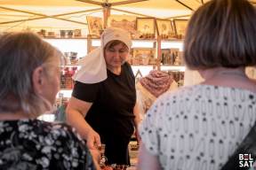 Менскія манашкі едуць у Бельгію гандляваць. Там не вераць, што яны падтрымліваюць вайну