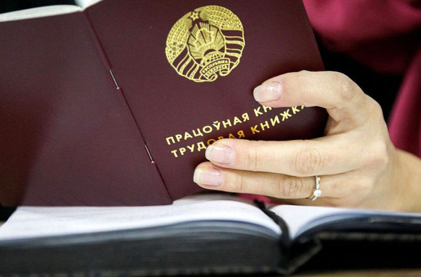 Чалый: «Даже чиновники понимают, что с репрессиями надо завязывать. И только Лукашенко ничего не забыл, ничему не научился»