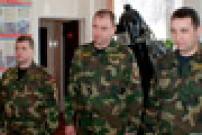 МВД показало журналистам прогремевших в интернете «людей в гражданском», выбегавших из метро после теракта (фото)