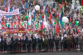 Массовое шествие в стране «побежденного» коронавируса – в трех фото