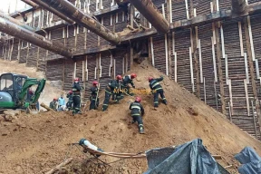 На стройке минского метро рабочего засыпало грунтом, он погиб