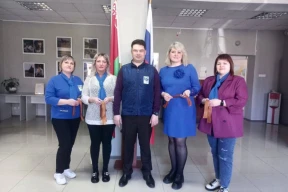 Впервые в Гомеле «Русский дом» массово раздает «георгиевские ленточки» — идеологи молчат