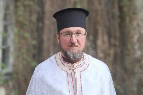 Конвейер репрессий. Священник Георгий Рой объявлен в Беларуси в розыск. Музыканта из Гомеля осудили на три года колонии за «Гаюна». В Смиловичах обыски у тех, кто уехал за границу